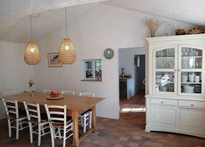 Willa L'ecrin De La Pinede